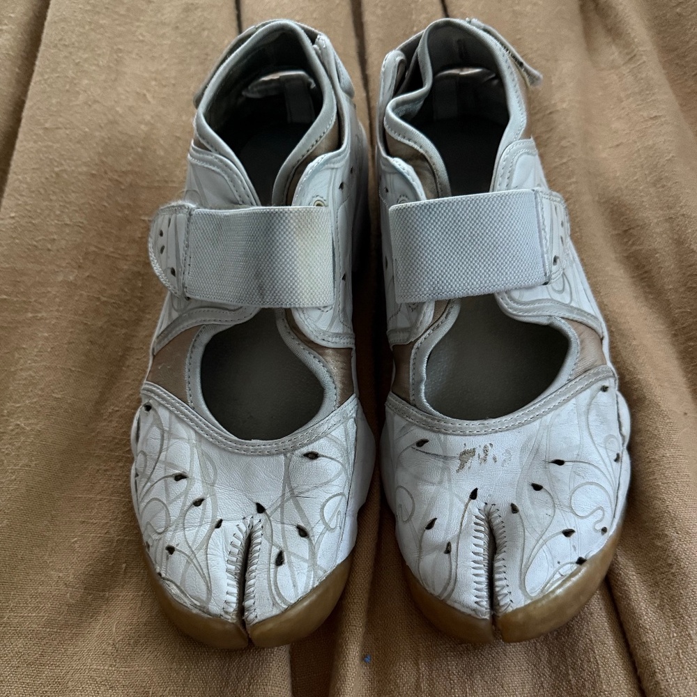 Nike Air Rift D.S 2005 - White Embossed Leather with Gold Accents